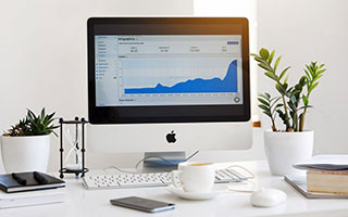 英超比赛里，上半场结束前那几分钟，场面进入完全不同阶段让人后知后觉